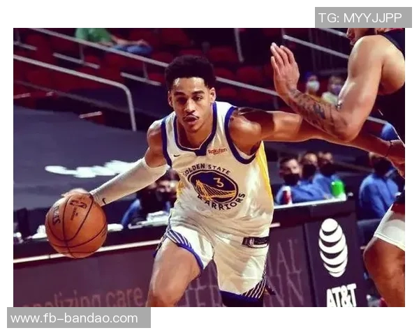 普尔全场表现低迷仅得5分三分球垃圾时间发力展现风采