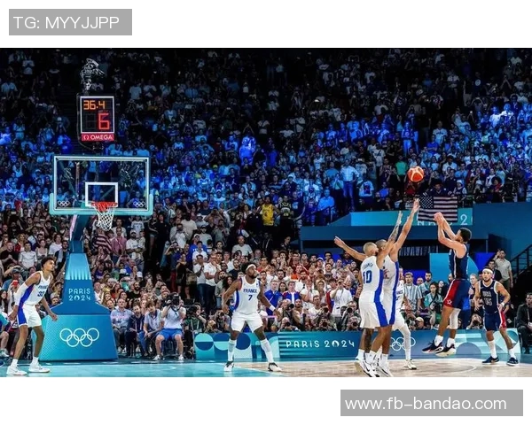 巴特勒盛赞库里：将球交给他后果然奇迹频现